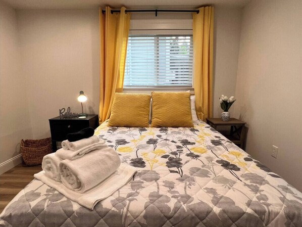 Iron/ironing board, free WiFi, bed sheets