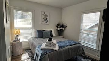 Iron/ironing board, free WiFi, bed sheets