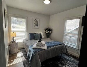 Iron/ironing board, free WiFi, bed sheets - Amazing location just min 2 dntn Sacred Heart (Spokane)