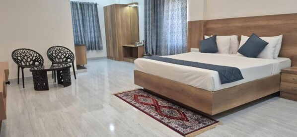 5 bedrooms, WiFi, bed sheets