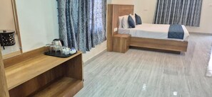 5 bedrooms, WiFi, bed sheets