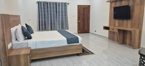 5 bedrooms, WiFi, bed sheets