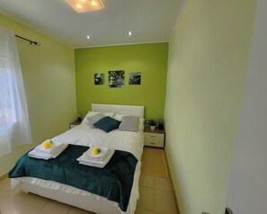 2 bedrooms, desk, free WiFi, bed sheets