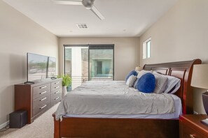 2 slaapkamers, een bureau, een strijkplank/strijkijzer, gratis wifi