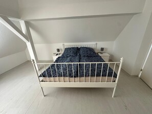 2 soverom, skrivebord, wi-fi (inkludert) og sengetøy