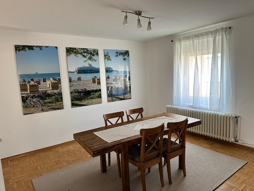 Große Ferienwohnung in Zentrum von Plön.Fußläufig zu See/Läden. Kinderzimmer