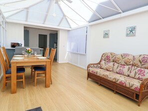 Dining - Bankside Cottage (King's Lynn)