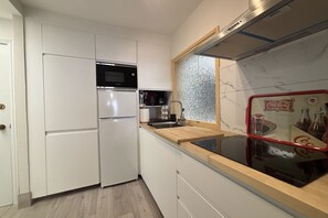 Fridge, microwave