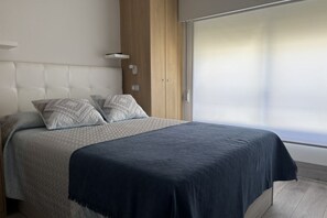 2 chambres, fer et planche Ă repasser, lit parapluie