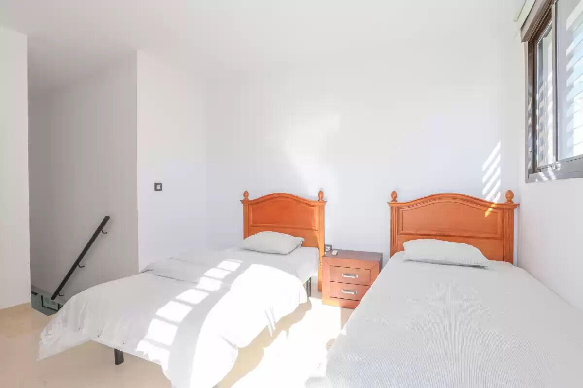 2 dormitorios, tabla de planchar con plancha, wifi y ropa de cama