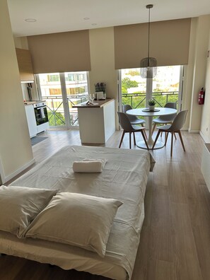 1 slaapkamer, een strijkplank/strijkijzer, reisbedje, gratis wifi