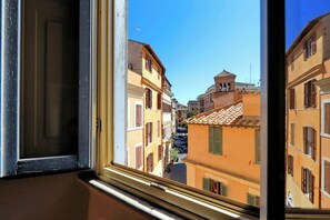 Interni