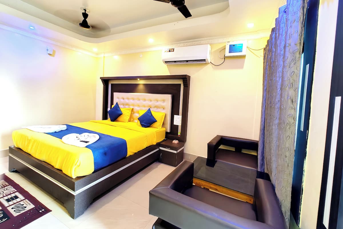 Deluxe Double Room, Air conditioning | 1 bedroom, hypo-allergenic bedding, in-room safe, desk