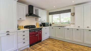 Dishwasher, cookware/dishes/utensils