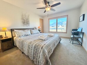 3 多间卧室、办公桌、熨斗/熨衣板、旅行婴儿床