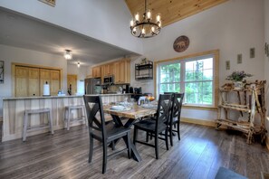Dining - Pet-friendly cabin in Ellijay with a private hot tub, cozy firepit, and WiFi. (Ellijay)