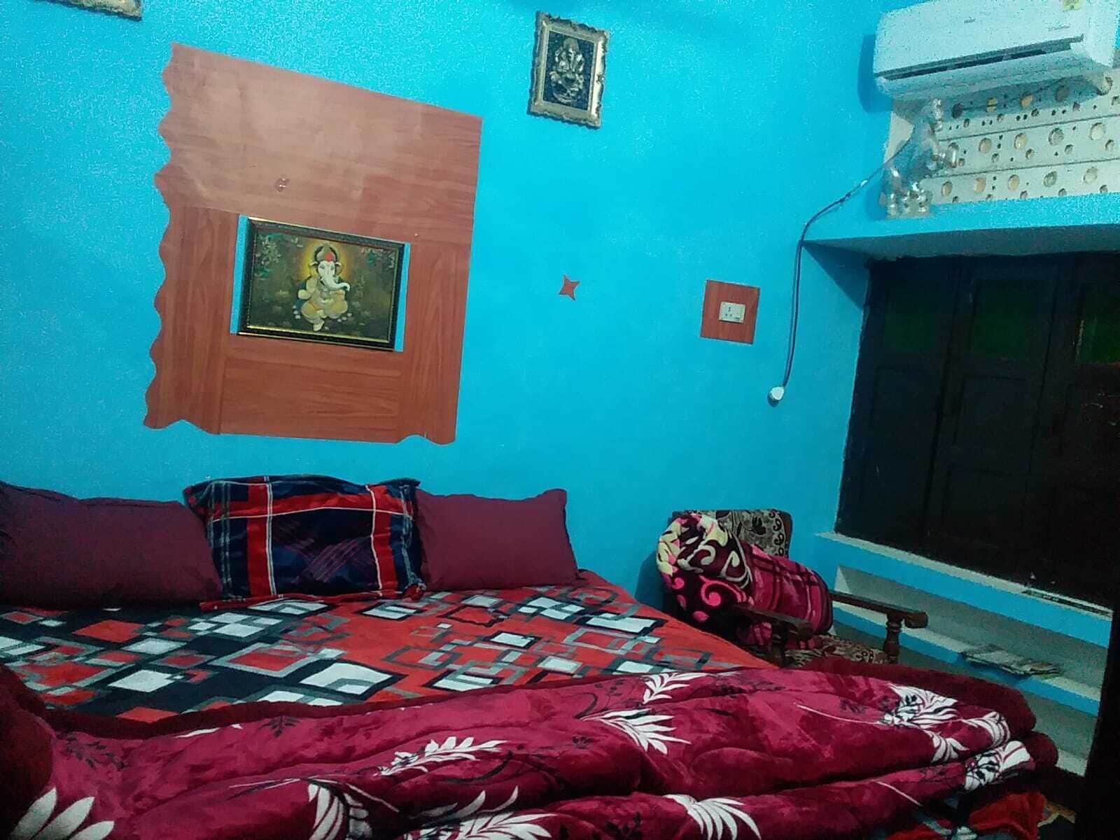 Phòng tiện nghi đơn giản, ban công | Bộ đồ giường cao cấp, chăn bông, nệm cao su hoạt tính (memory foam) 