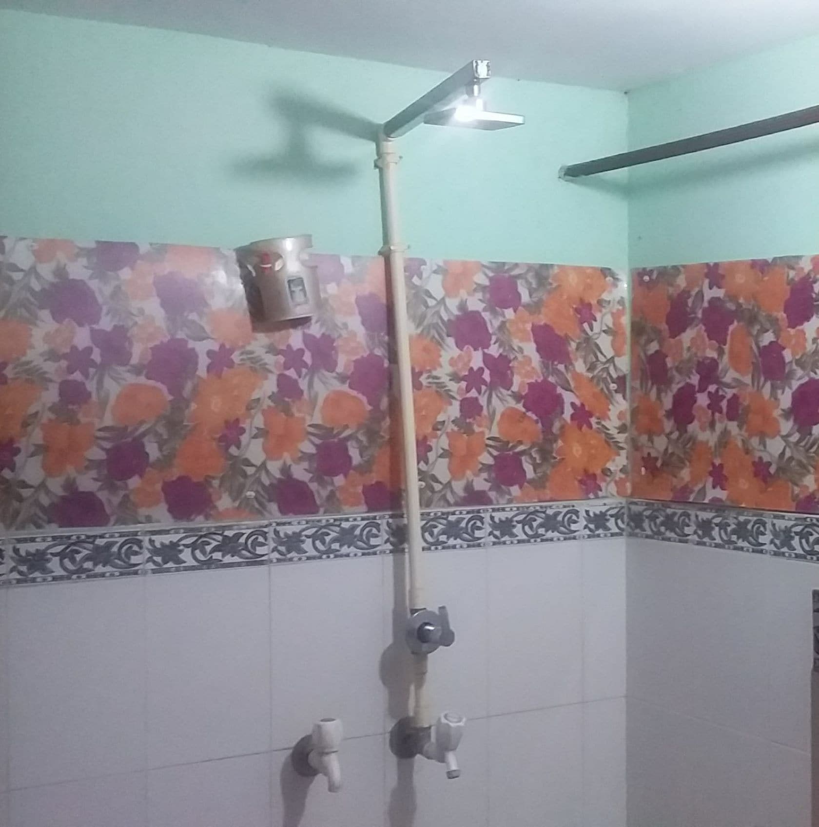 Phòng dành cho gia đình, ban công | Phòng tắm | Buồng tắm vòi sen, xà phòng, dầu gội 