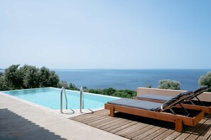 Villa | Exterior - Mantilada Villa With Private Pool by the Sea (Samos)