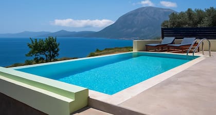 Mantilada Villa With Private Pool by the Sea