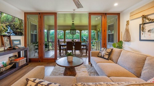 New Listing! Luxurious 4BR/3BA House with AC