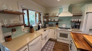 KĂŒhlschrank, Mikrowelle, Ofen, Herdplatte