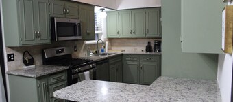 Charming 3-bedroom house 15 min north of AT&T Stadium and 10 min from Ft Worth!