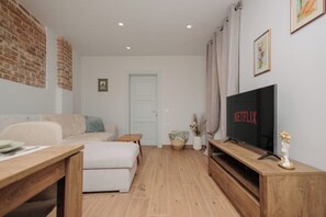 Smart TV - La Casa Di Carmela Luxury Apartment (Kerkira)