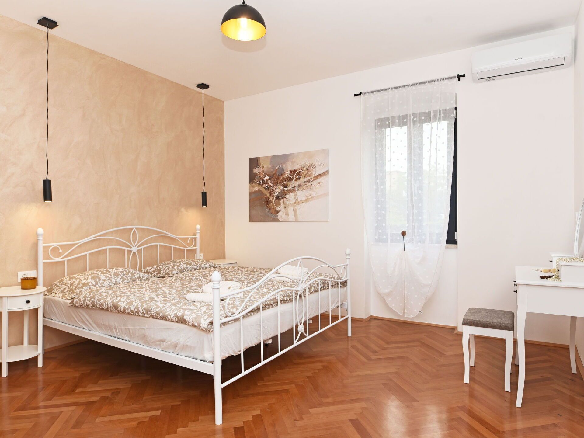 Meubilair, Bed, Interieur Ontwerp, Verdieping, Flooring, Slaapkamer, Muur, Hout, Houten Vloer, Bedding