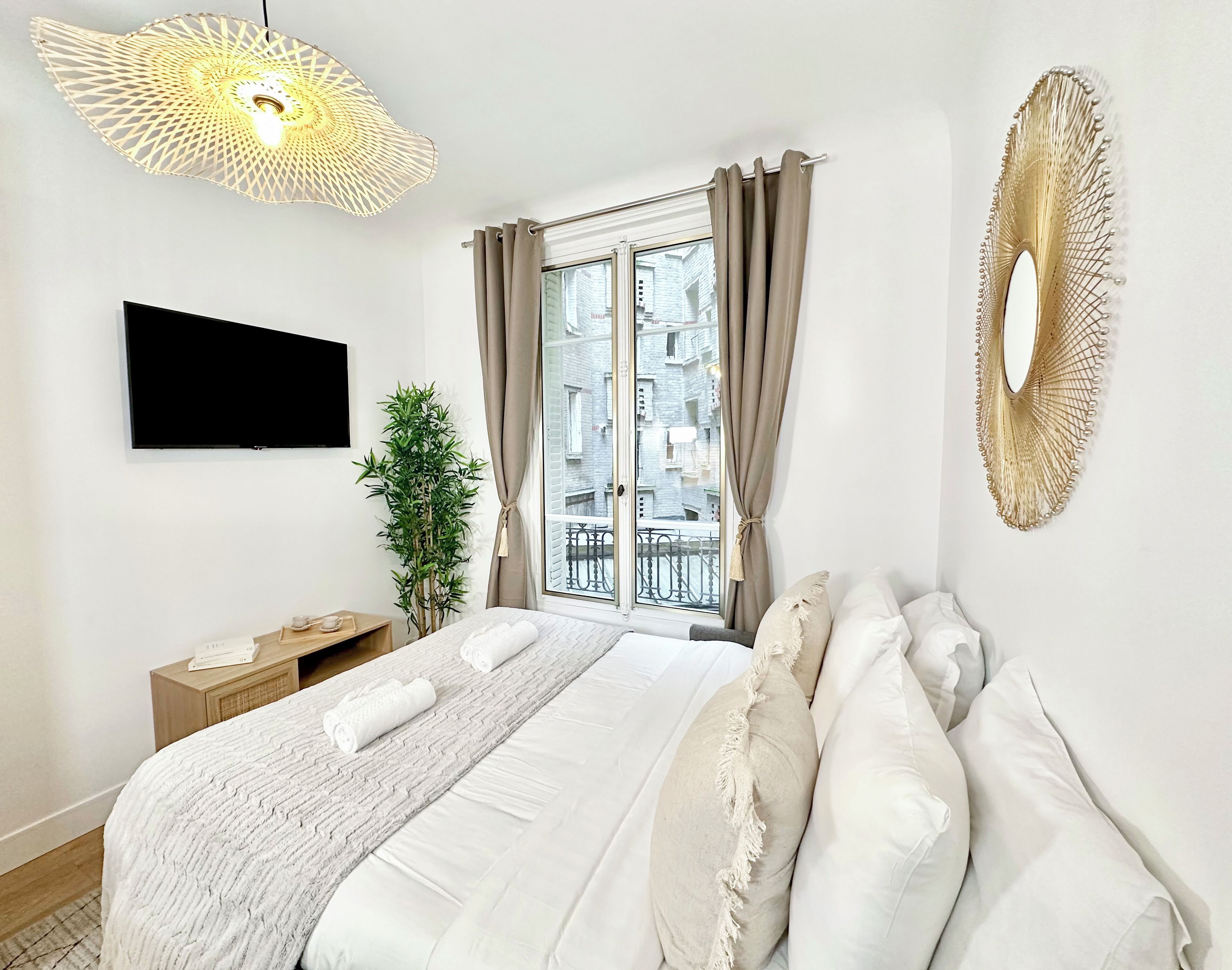 Apartment, Courtyard View | Living area