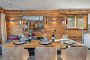 Apartment (2 Bedrooms) | Front of property