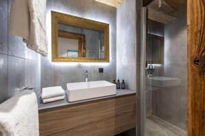 Chalet (4 Bedrooms) | Floor plan - Chalet Kamelia - Luxury Chalet for 7 (Riddes)