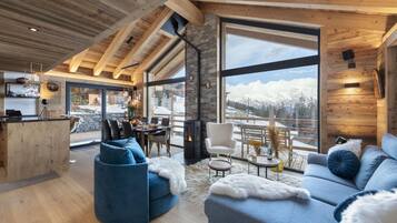 Chalet (4 Bedrooms) | Front of property