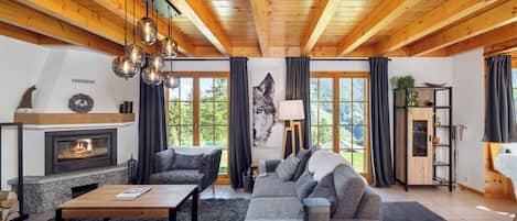 Chalet (4 Bedrooms) | Front of property