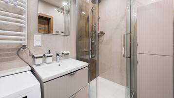 Apartment (24) | Bathroom | Shower, towels