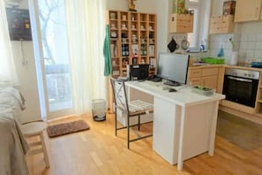 1 habitación, tabla de planchar con plancha, wifi y ropa de cama
