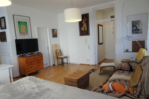 1 habitación, tabla de planchar con plancha, wifi y ropa de cama 