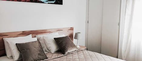 2 chambres, fer et planche à repasser, Wi-Fi, draps fournis