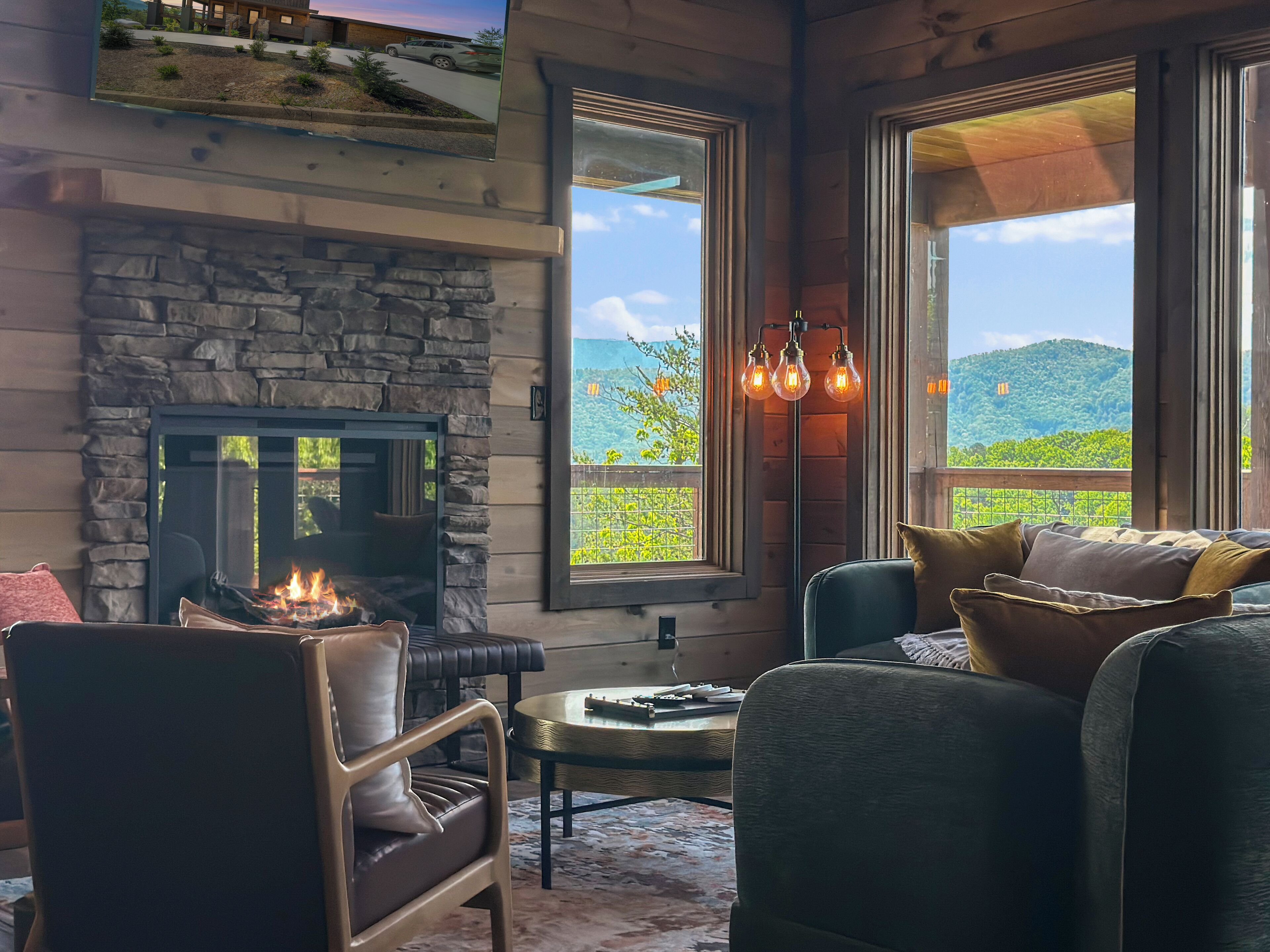 Smart TV, chimenea, videojuegos