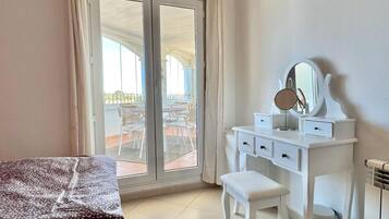 2 chambres, fer et planche Ă  repasser, Wi-Fi gratuit, draps fournis