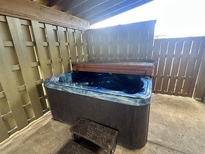 Outdoor spa tub - Legacy Lodge | 12BR Near Pigeon Forge Parkway | Sleep 48 | Theater/Game Room (Pigeon Forge)