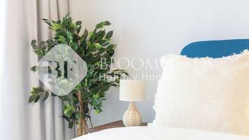 Deluxe Studio, Balcony, City View | In-room safe, iron/ironing board, free WiFi