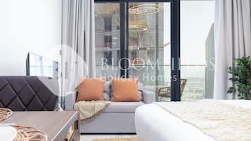 Studio Deluxe, balcon, vue ville | Coffres-forts dans les chambres, fer et planche à repasser