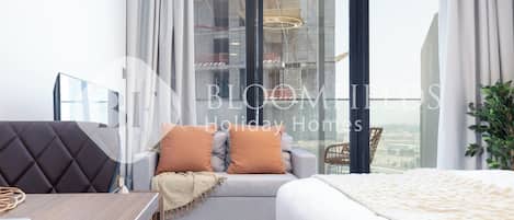 Deluxe-Studio, Balkon, Stadtblick | Zimmersafe, Bügeleisen/Bügelbrett, kostenloses WLAN