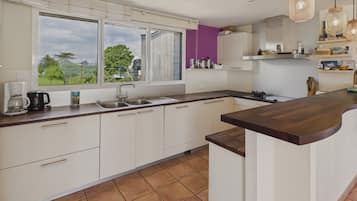 Réfrigérateur, micro-ondes, four, lave-vaisselle