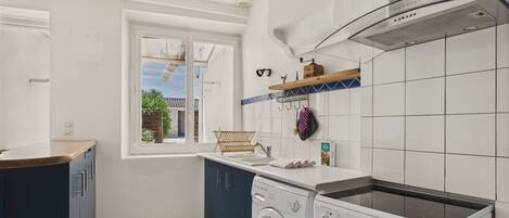 ثلاجة، فرن، ماكينة لصنع القهوة/الشاي، غلّاية كهربائية