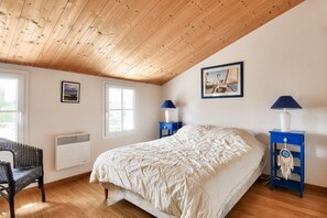 4 bedrooms, iron/ironing board, free WiFi