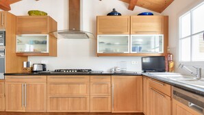 Coffee/tea maker, fridge, microwave, oven - Heated pool, 800 m from the beach, villa for 8 (Noirmoutier-en-l´Ile)