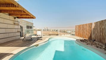 10 outdoor pools