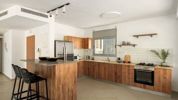 Apartemen, pemandangan laut | Dapur pribadi